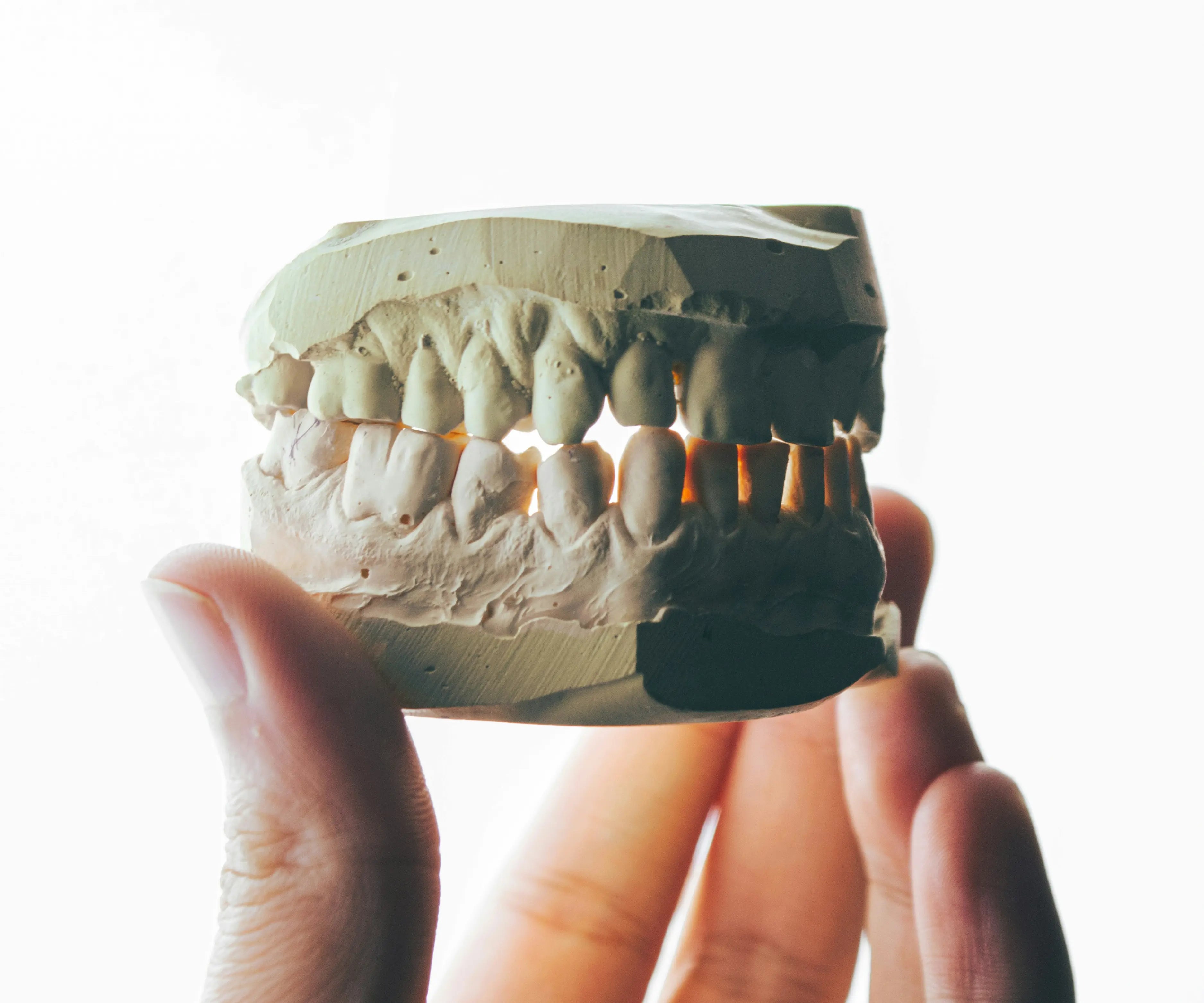 Nächtliches Zähneknirschen: Wenn deine Nerven um Hilfe rufen